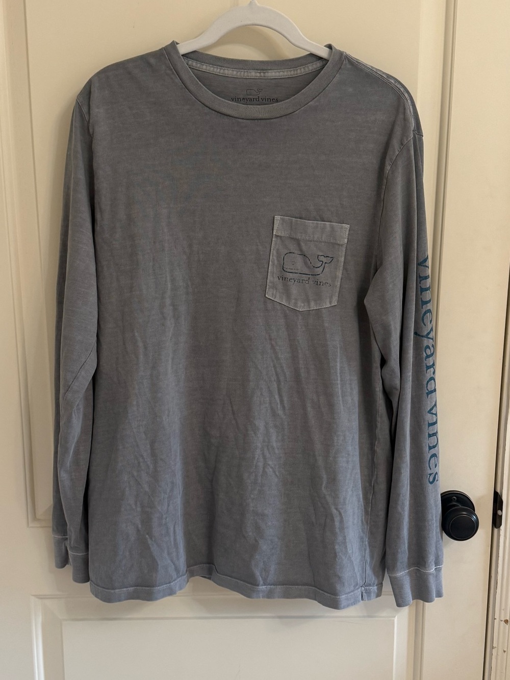 Vineyard Vines Men’s Long-Sleeve Pocket Tee in Slate Gray